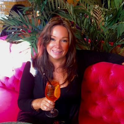 Eileen Blum - The Jet Set Brunette